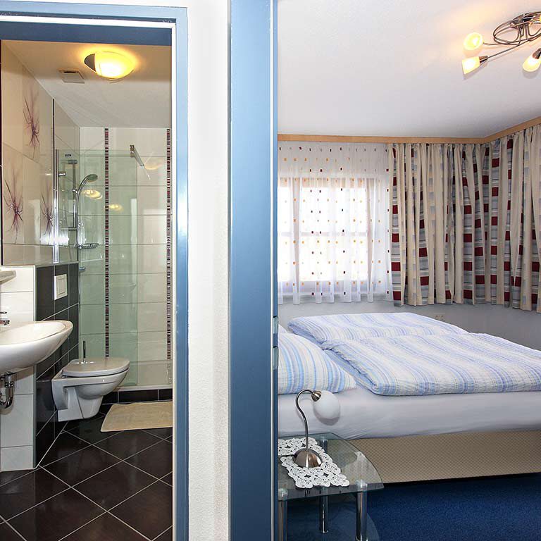 Ferienwohnung Duo - Bad und Schlafzimmer