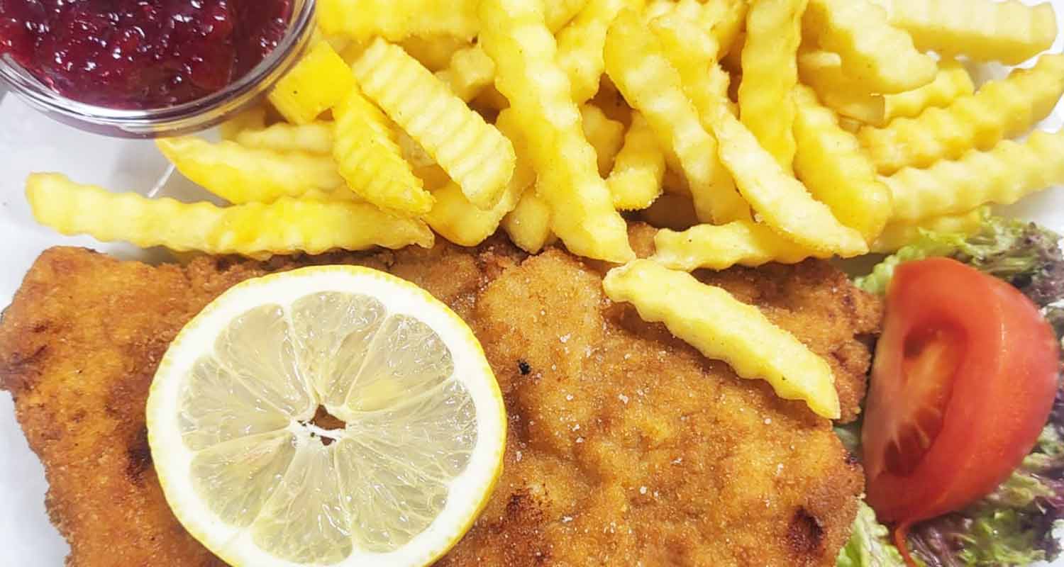 Schweinsschnitzel mit Pommes